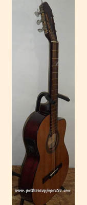 Guitarra Electroacústica de caobilla con pinabete. imagen 9